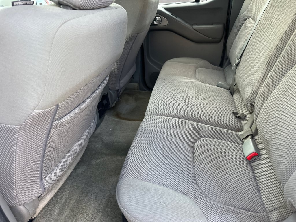 Used 2015 Nissan Frontier SV RWD image 12