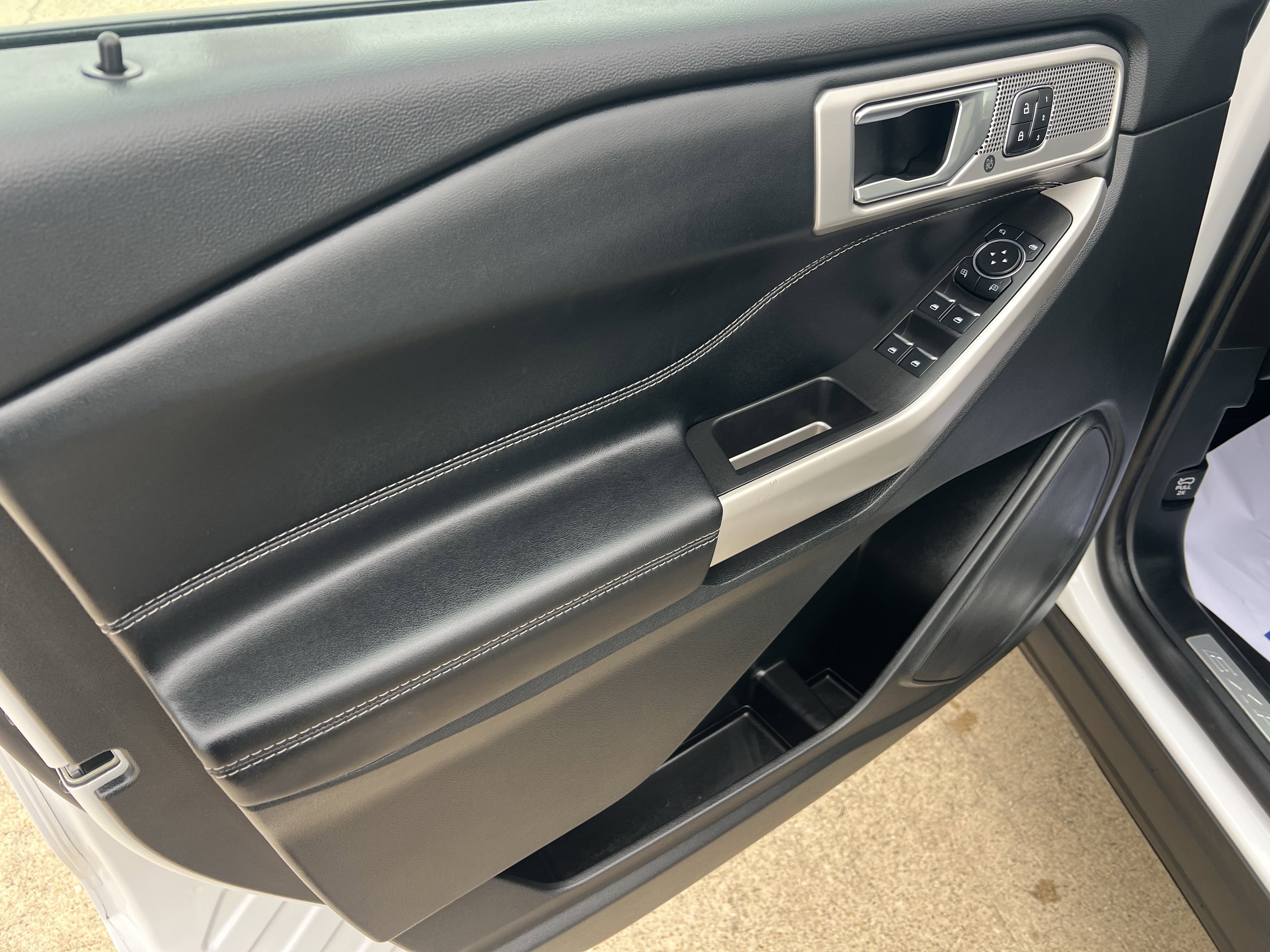 Used 2023 Ford Explorer Limited w/ Hybrid Equipment Group 310A image 13