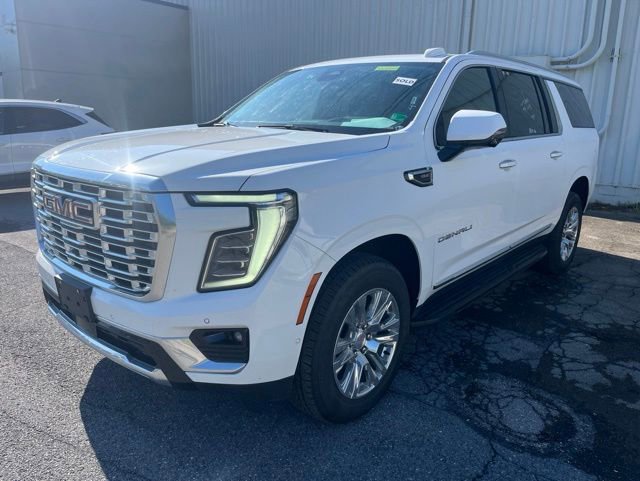 Used 2025 GMC Yukon XL Denali AWD/4WD image 10