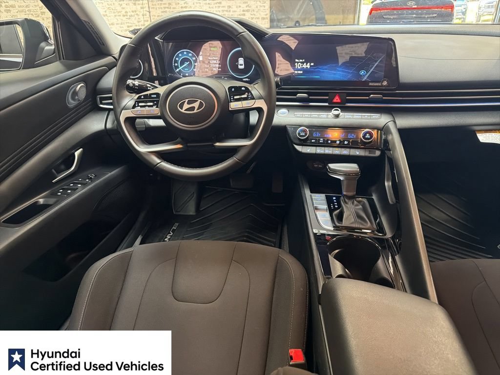 Used 2025 Hyundai Elantra SEL FWD image 18