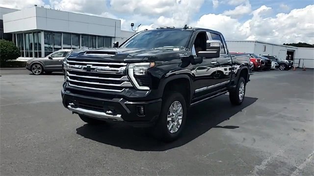 Used 2024 Chevrolet Silverado 2500 High Country w/ High Country Premium Package image 3