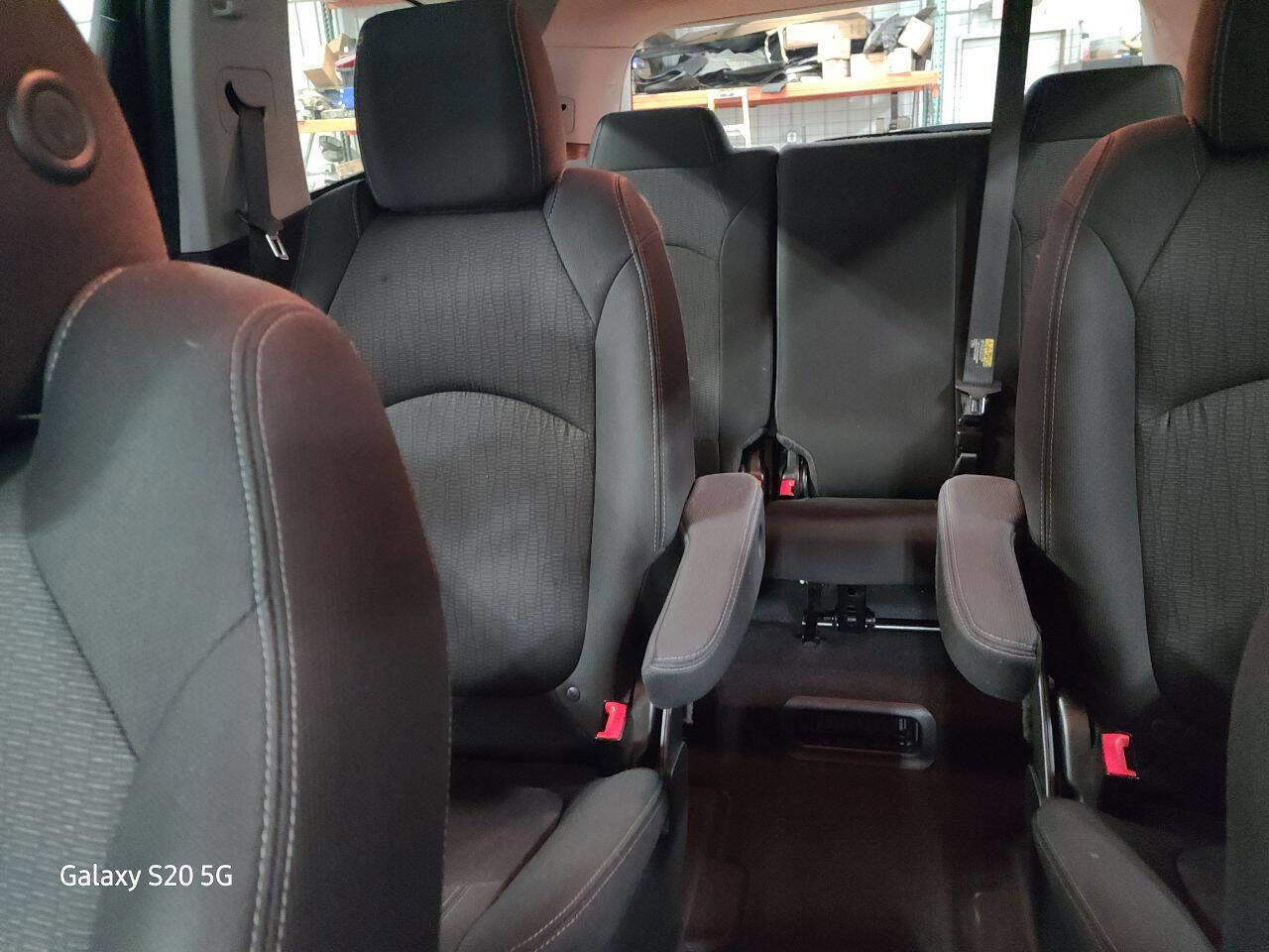 Used 2017 Chevrolet Traverse LT w/ Style and Technology Package image 25