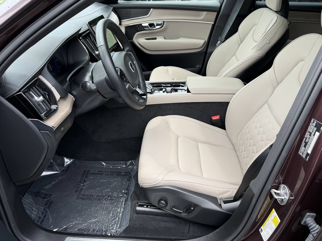 Certified 2025 Volvo XC90 B5 Core AWD/4WD image 9