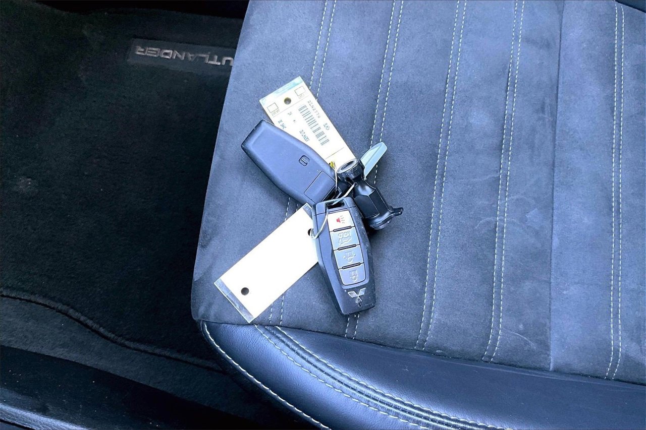 Used 2024 Mitsubishi Outlander SE image 33