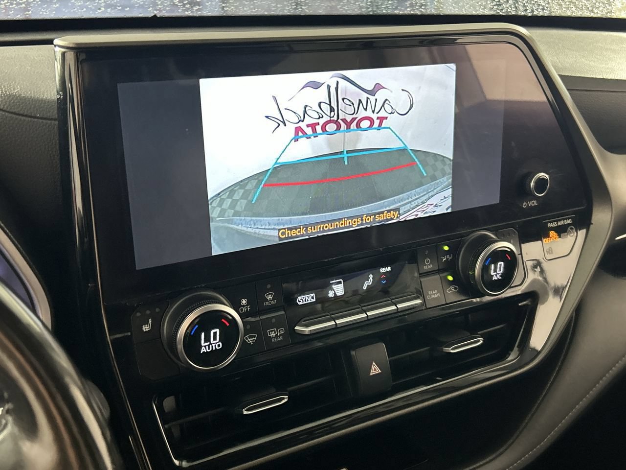 Used 2023 Toyota Highlander XLE FWD image 19