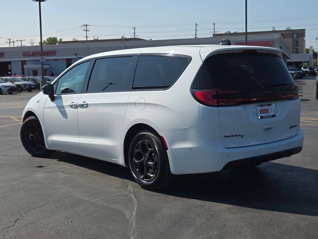 Certified 2024 Chrysler Pacifica Limited FWD image 22