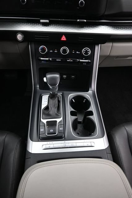Used 2024 Kia Carnival LX FWD image 15