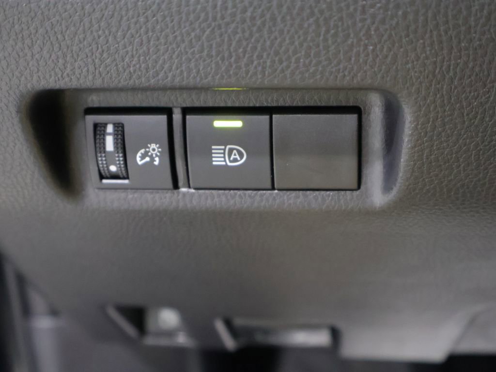 Used 2025 Toyota RAV4 XLE image 27