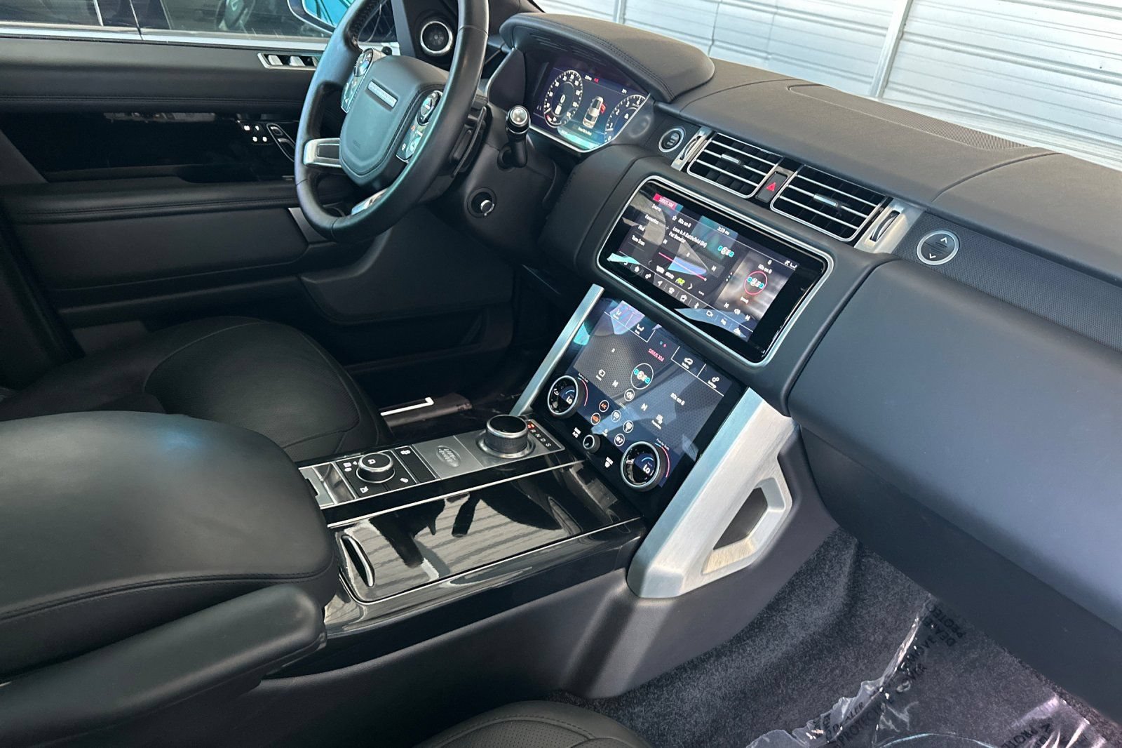 Used 2019 Land Rover Range Rover Long Wheelbase Supercharged AWD/4WD image 18