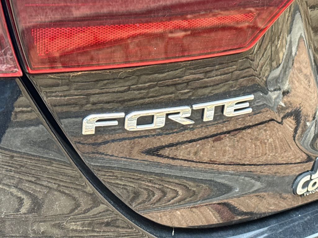 Used 2019 Kia Forte LXS FWD image 8