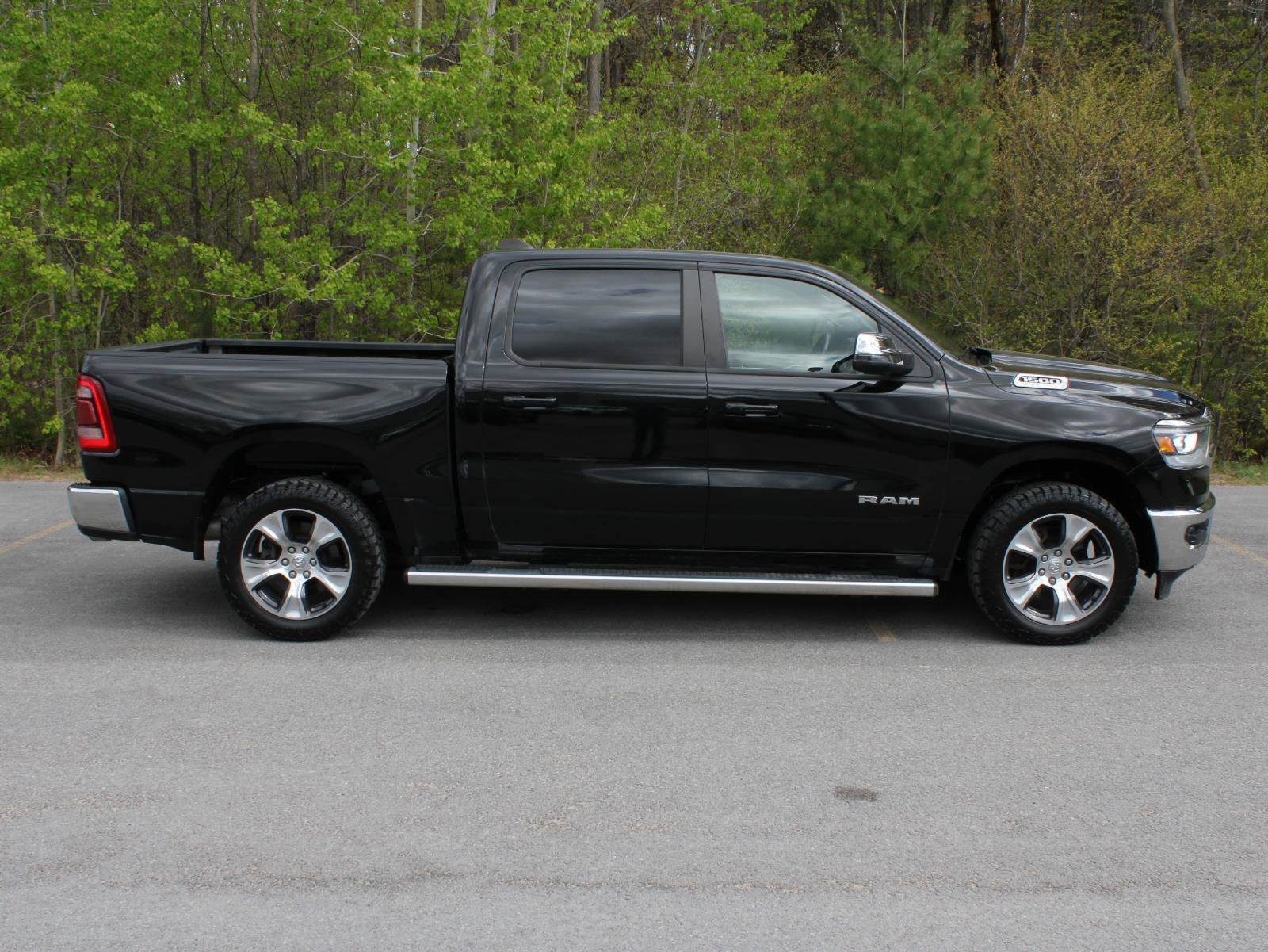 Used 2023 RAM 1500 Laramie AWD/4WD image 4