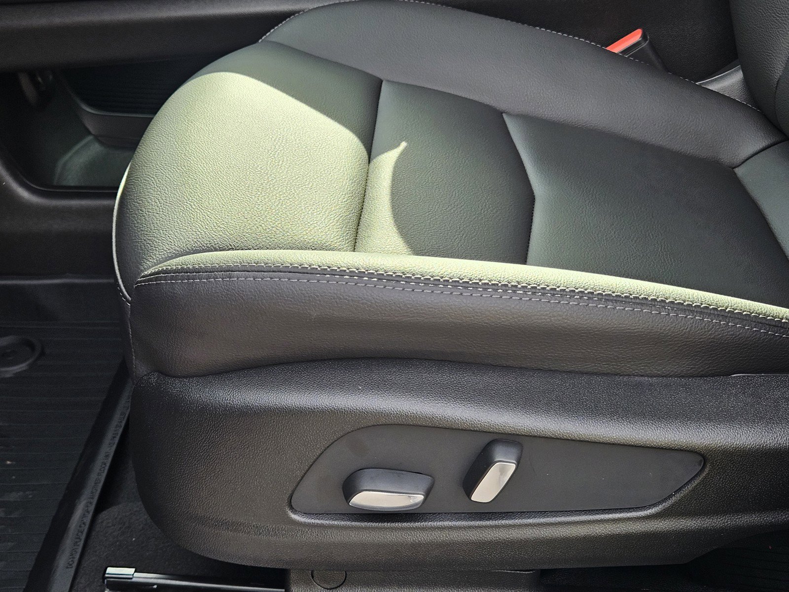 New 2026 Cadillac XT5 Luxury w/ LPO, Floor Liner Package FWD image 17