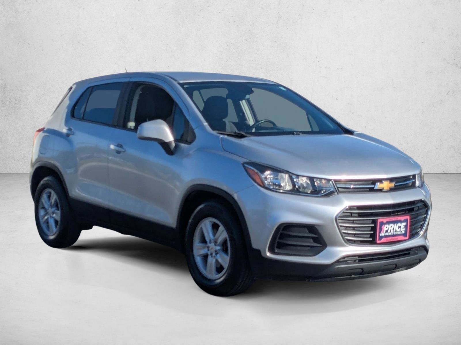Used 2020 Chevrolet Trax LS w/ Tint and Cruise Package FWD image 3