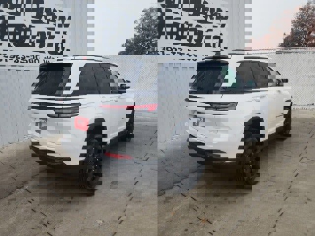 New 2025 Jeep Grand Cherokee Altitude image 18