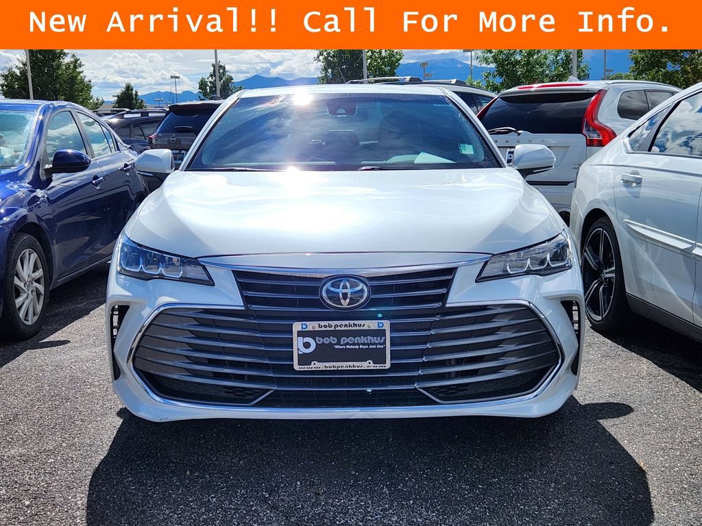 Used 2022 Toyota Avalon XLE FWD image 3