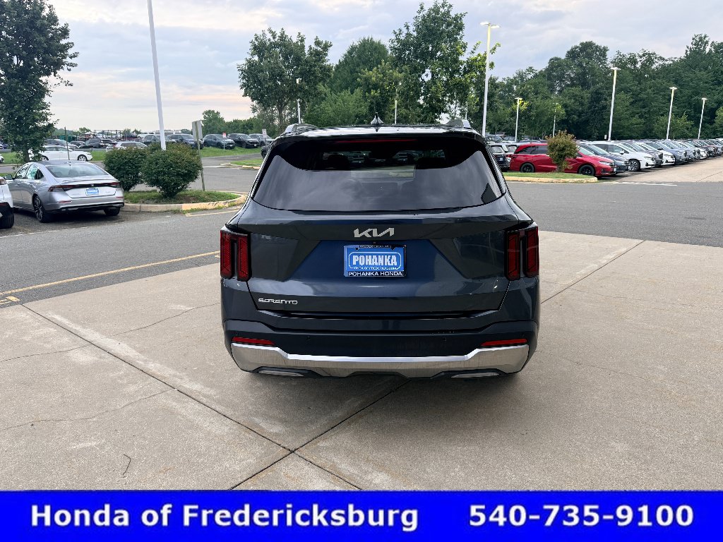 Used 2025 Kia Sorento EX w/ Panoramic Sunroof Package FWD image 5