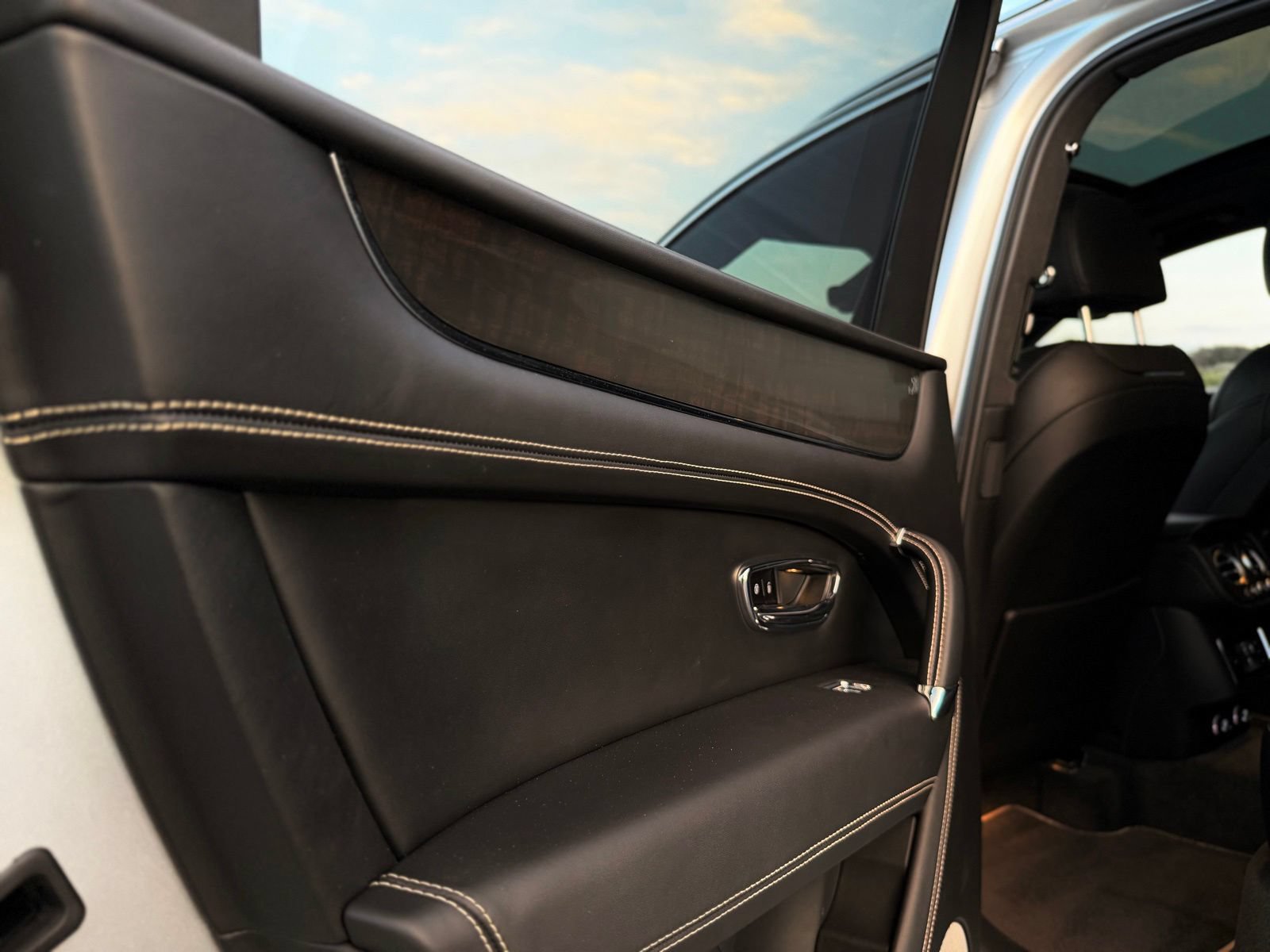 Used 2019 Bentley Bentayga AWD/4WD image 21
