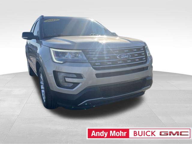 Used 2017 Ford Explorer XLT w/ Equipment Group 201A FWD image 2
