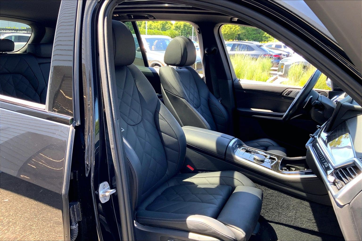 Used 2024 BMW X5 xDrive40i w/ M Sport Package AWD/4WD image 17