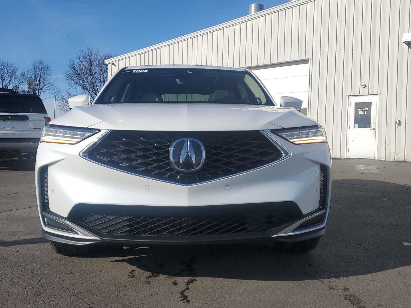 Used 2025 Acura MDX SH-AWD w/ Technology Package image 2