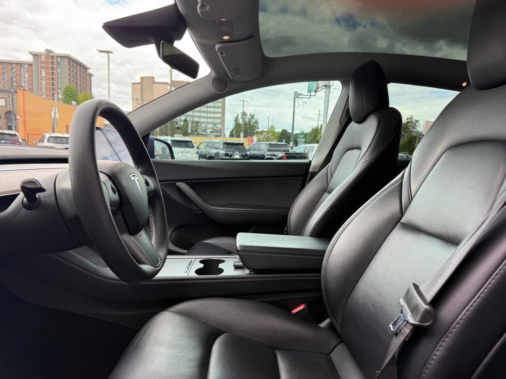 Used 2022 Tesla Model Y Long Range AWD/4WD image 13