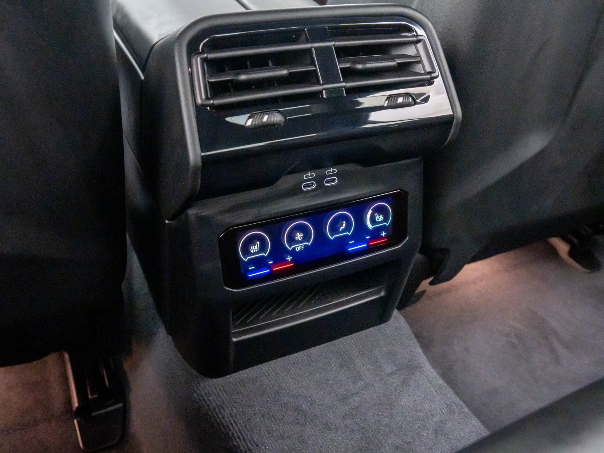 Used 2026 BMW M5 w/ Carbon Package image 36