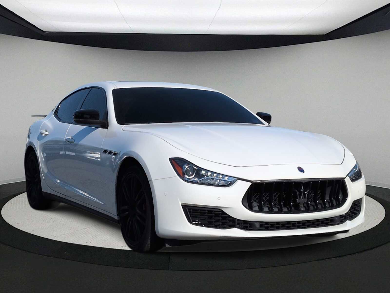 Used 2021 Maserati Ghibli S Q4 AWD/4WD image 2