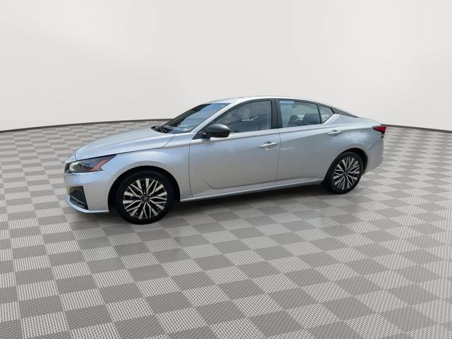 Used 2024 Nissan Altima 2.5 SV FWD image 5