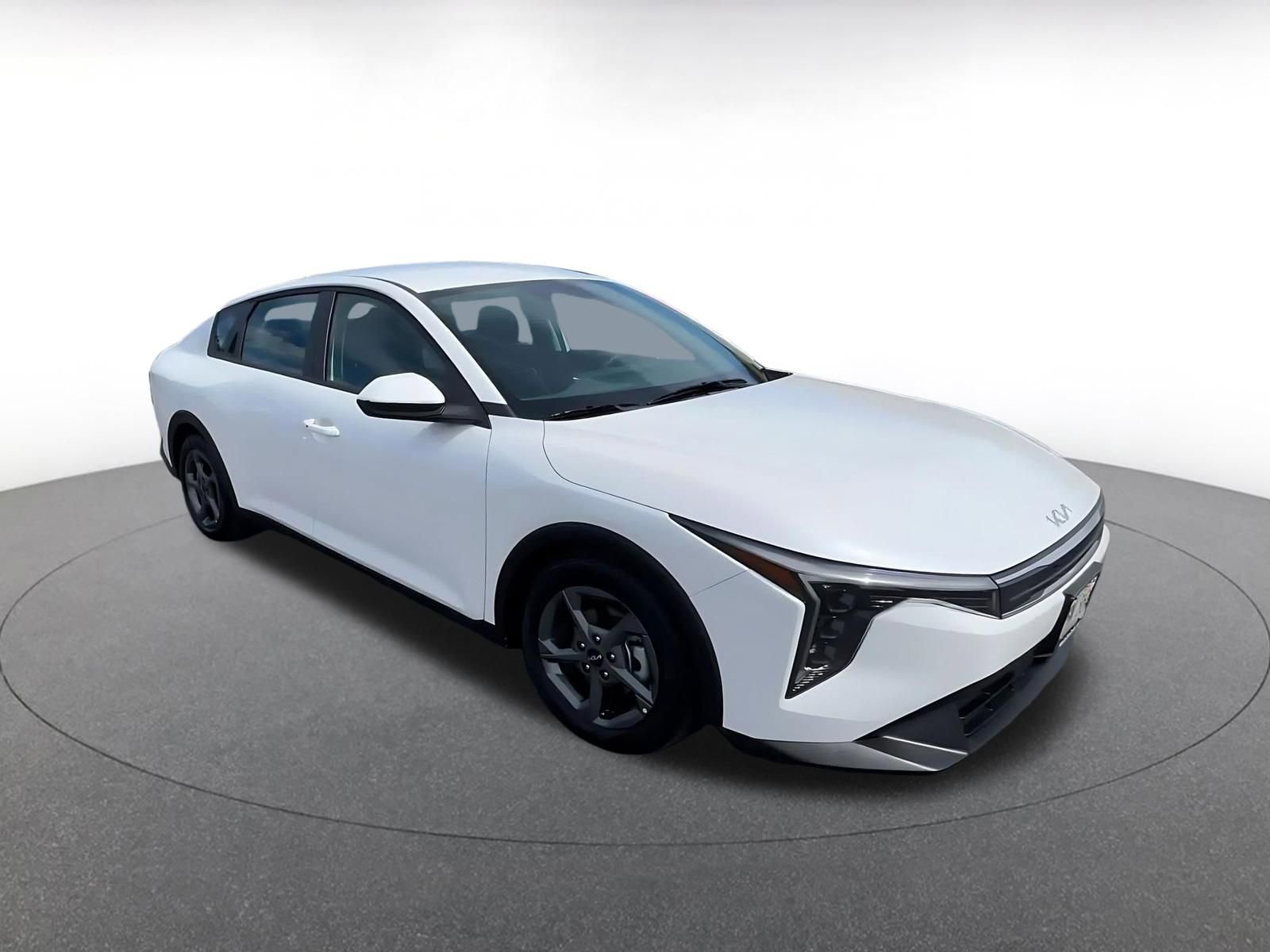 Used 2025 Kia K4 LXS image 3