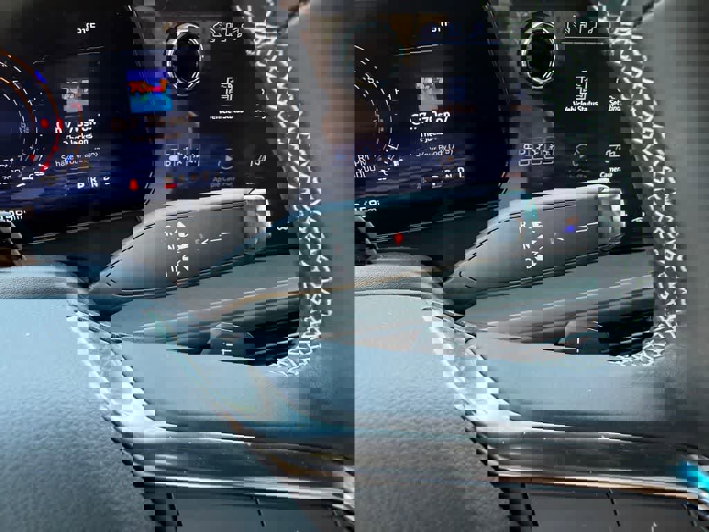 Used 2024 Chevrolet Traverse LT w/ Enhanced Driving Package image 93