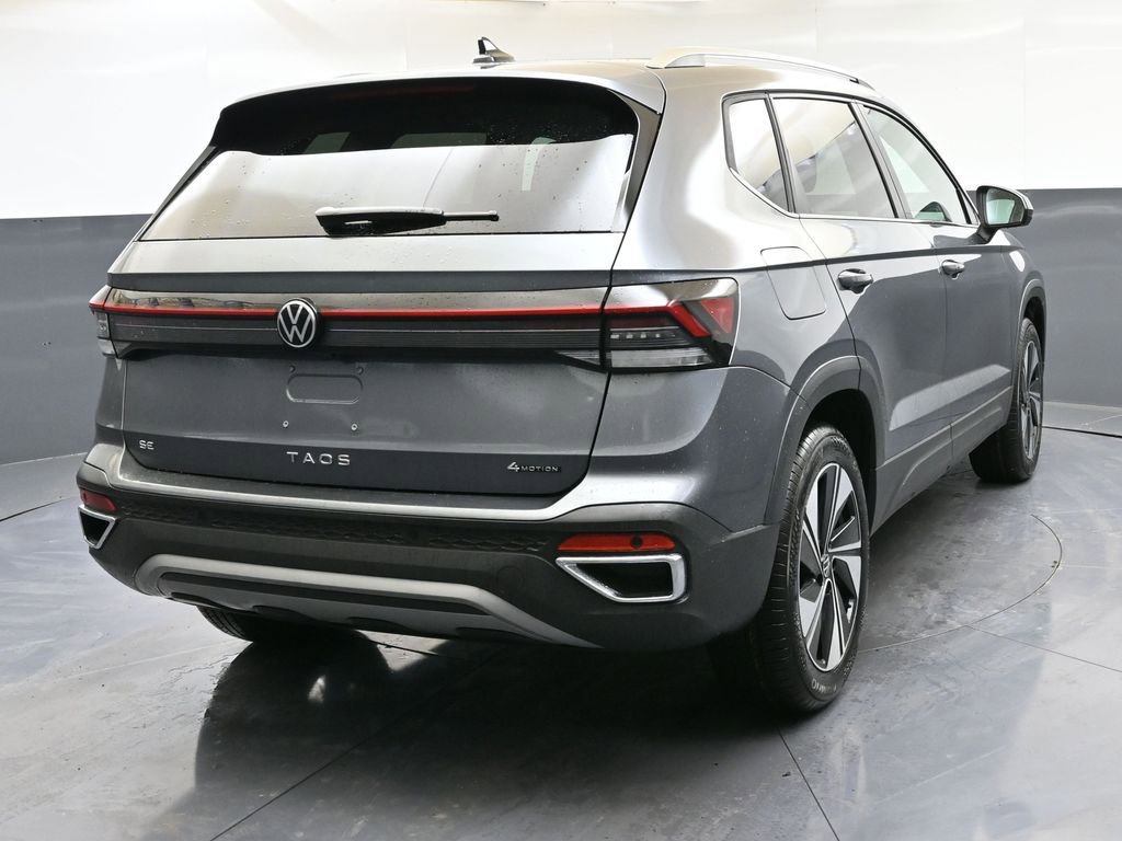 Used 2025 Volkswagen Taos SE w/ Panoramic Sunroof Package image 5