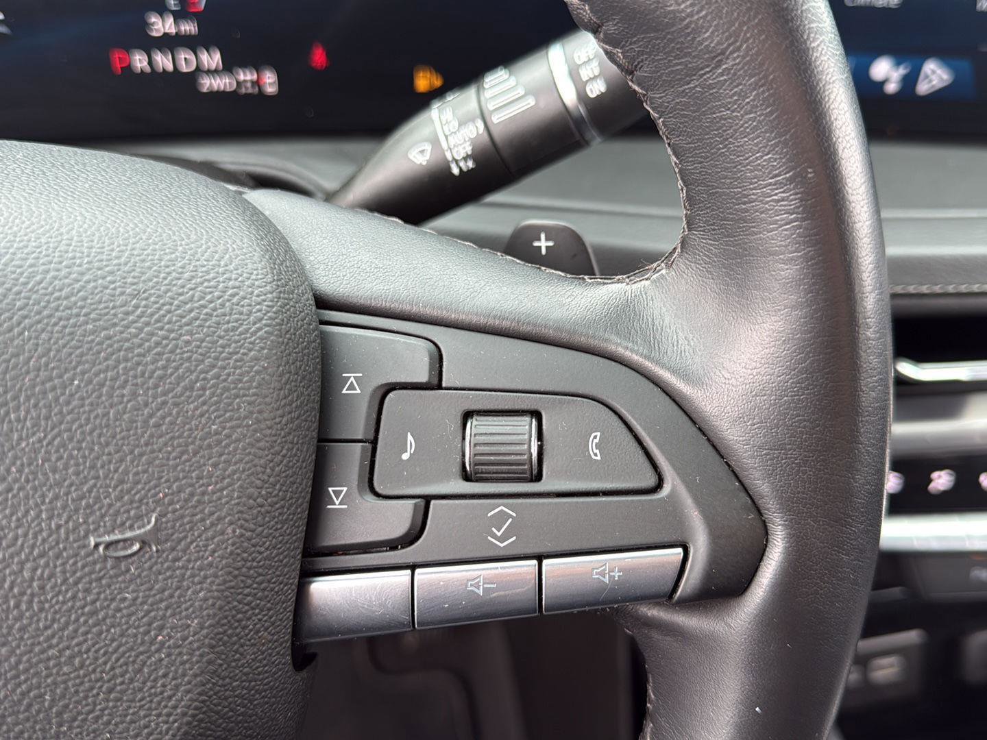 Used 2024 Cadillac XT4 Premium Luxury image 12