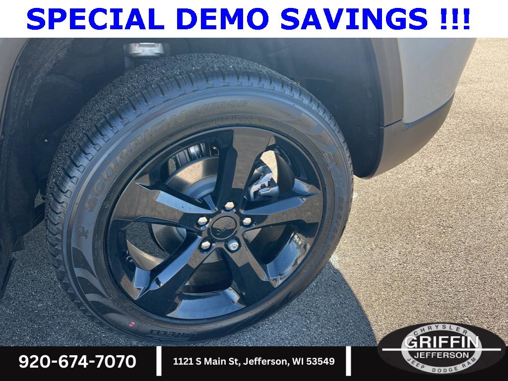 New 2025 Jeep Grand Cherokee Limited w/ Luxury Tech Group II image 6