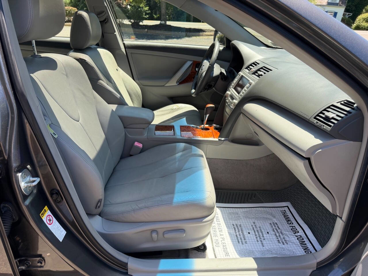 Used 2010 Toyota Camry XLE FWD image 22
