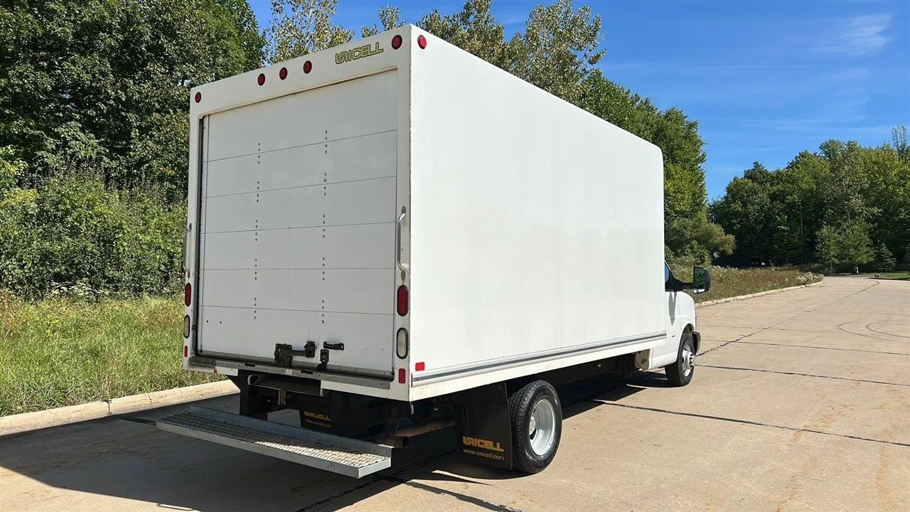 Used 2019 Chevrolet Express 3500 Extended w/ Driver Convenience Package RWD image 10