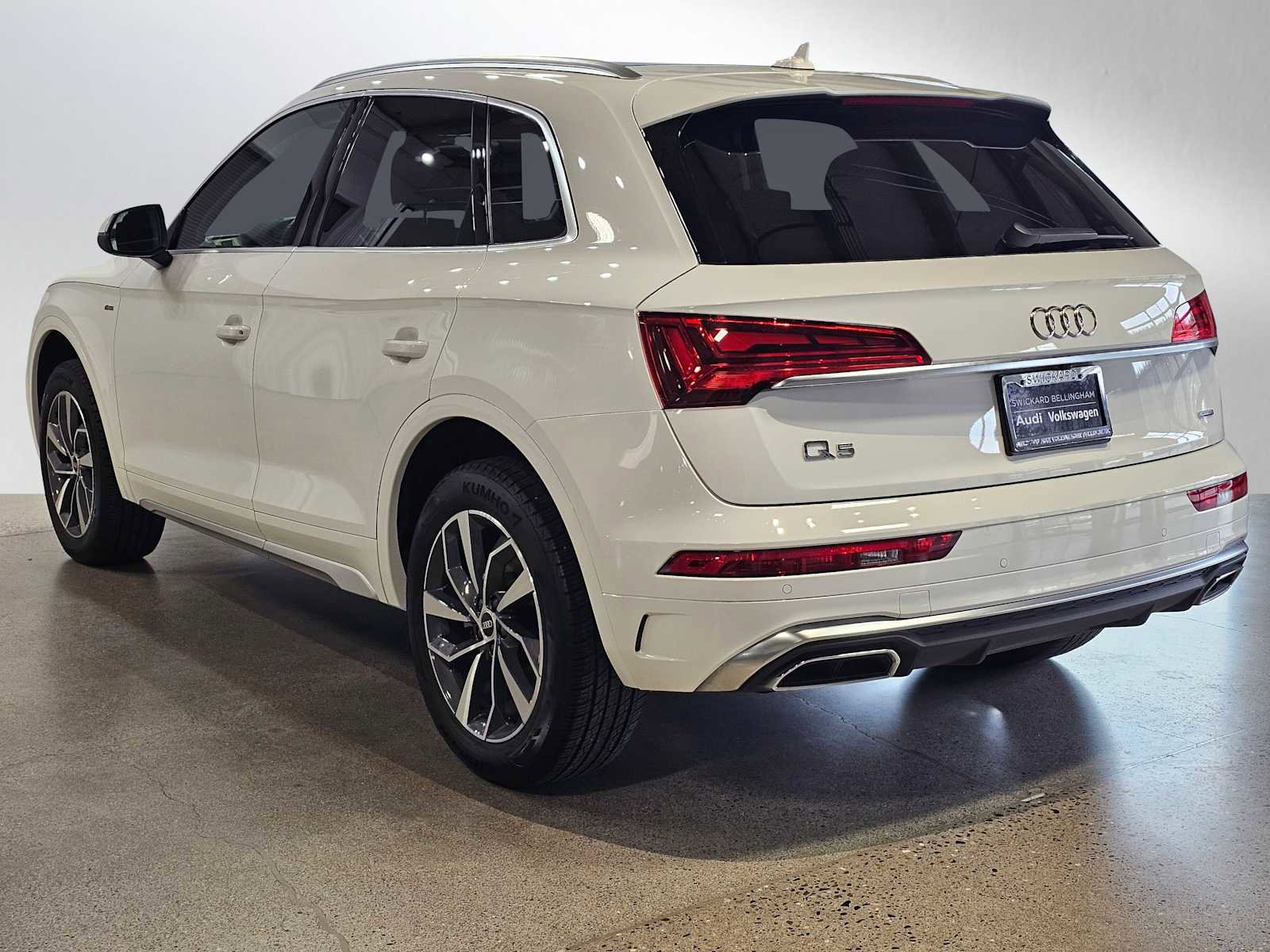 Used 2023 Audi Q5 2.0T Premium Plus w/ Premium Plus Package AWD/4WD image 5