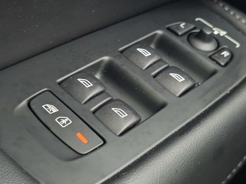 Certified 2023 Volvo XC60 B5 Ultimate w/ Climate Package FWD image 26