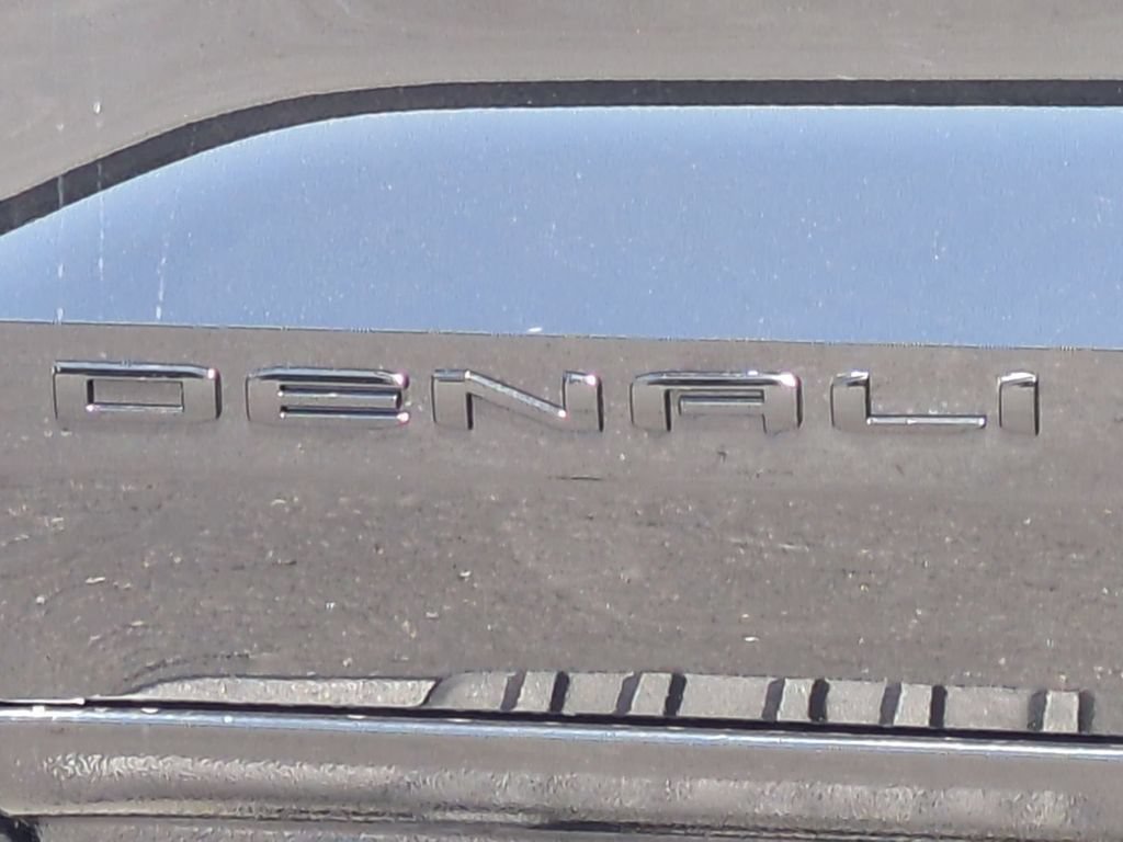 New 2026 GMC Canyon Denali w/ LPO, Denali Black Edition AWD/4WD image 10