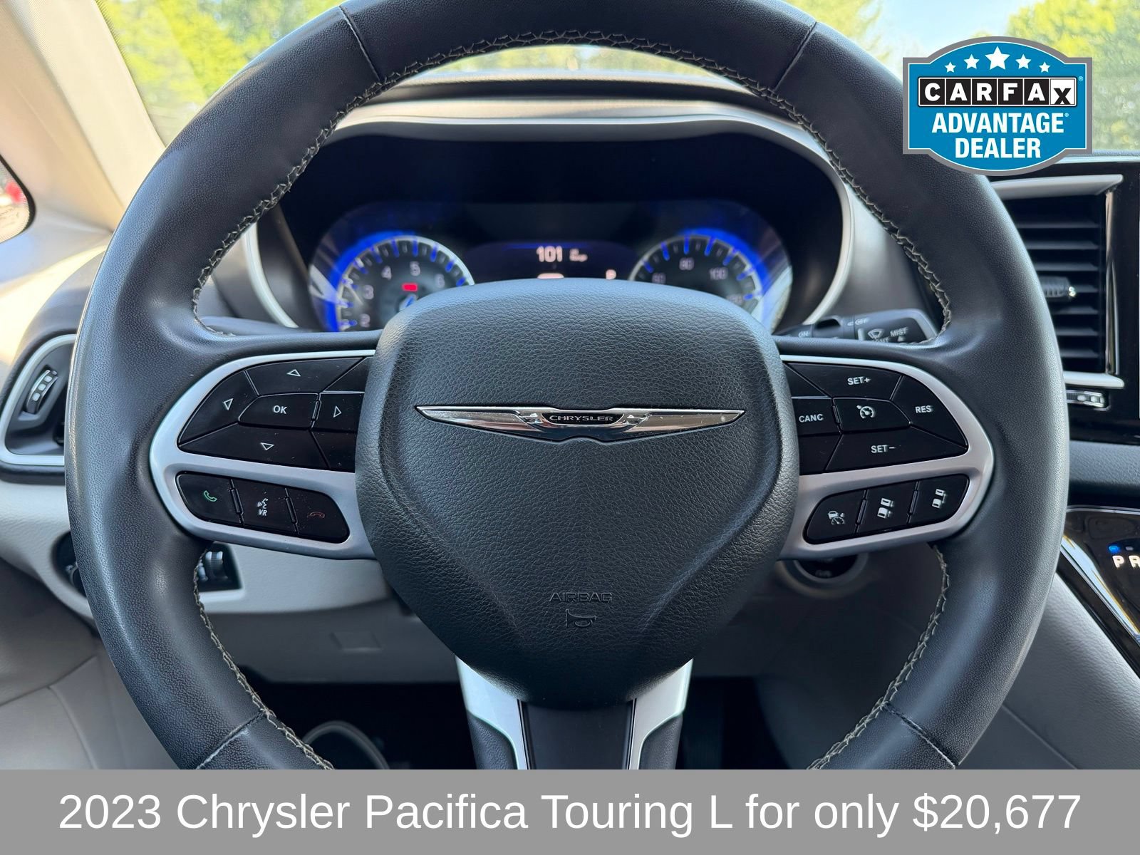 Used 2023 Chrysler Pacifica Touring-L FWD image 12