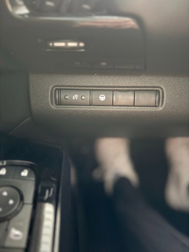 Used 2022 Nissan Pathfinder SV image 28