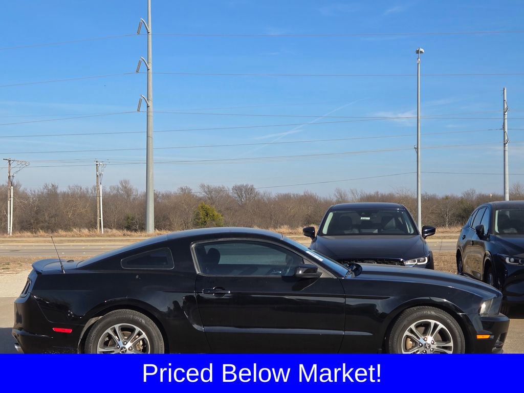 Used 2014 Ford Mustang Premium image 3