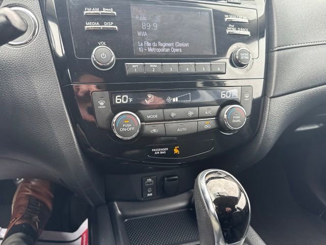 Used 2017 Nissan Rogue SV AWD/4WD image 23