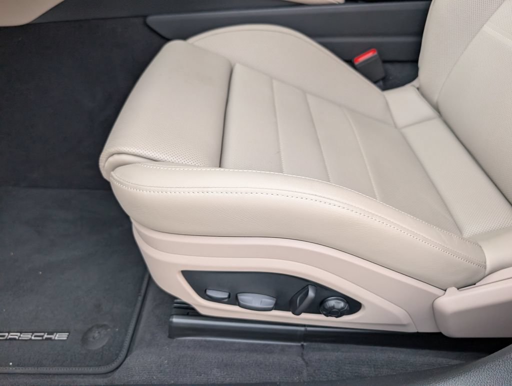 Certified 2025 Porsche Panamera RWD image 30