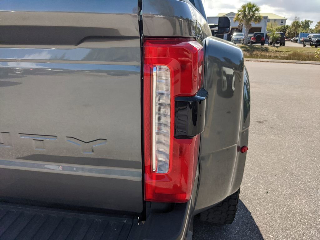 Used 2023 Ford F350 Lariat w/ Lariat Ultimate Package image 11