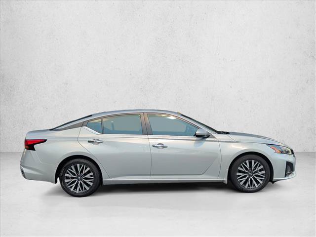 Used 2024 Nissan Altima 2.5 SV w/ SV Premium Package FWD image 4