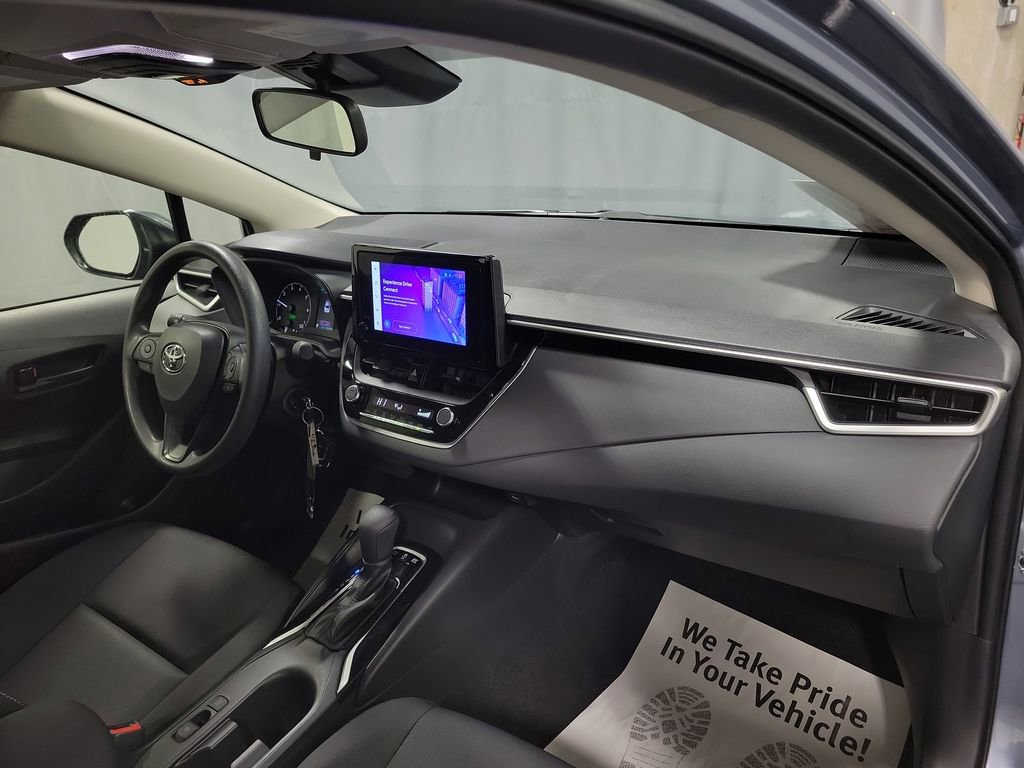 Used 2025 Toyota Corolla LE image 26
