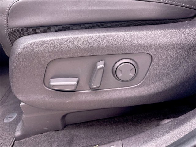 Used 2024 Kia Carnival LX image 12