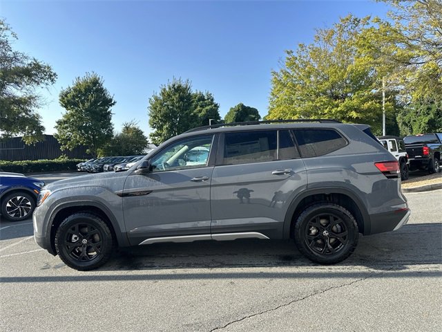 New 2025 Volkswagen Atlas Peak Edition SE image 2