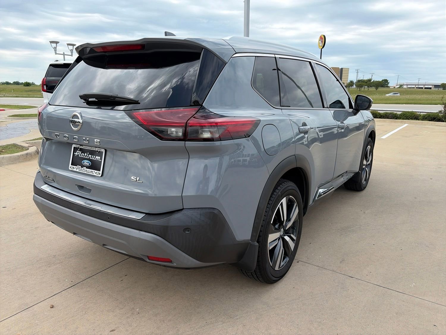Used 2021 Nissan Rogue SL FWD image 5