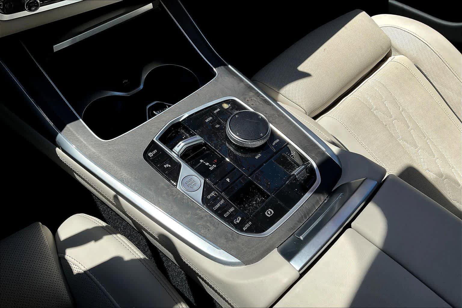 Used 2024 BMW X7 xDrive40i w/ Climate Comfort Package image 16